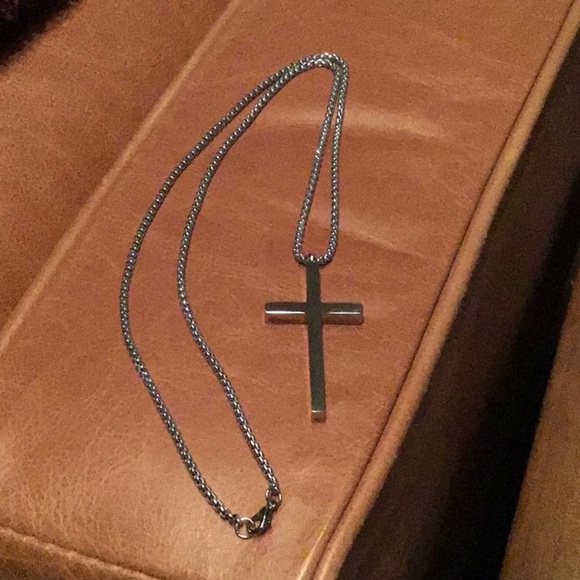 Men’s Silver Tone Cross Necklace - Picture 4 of 5